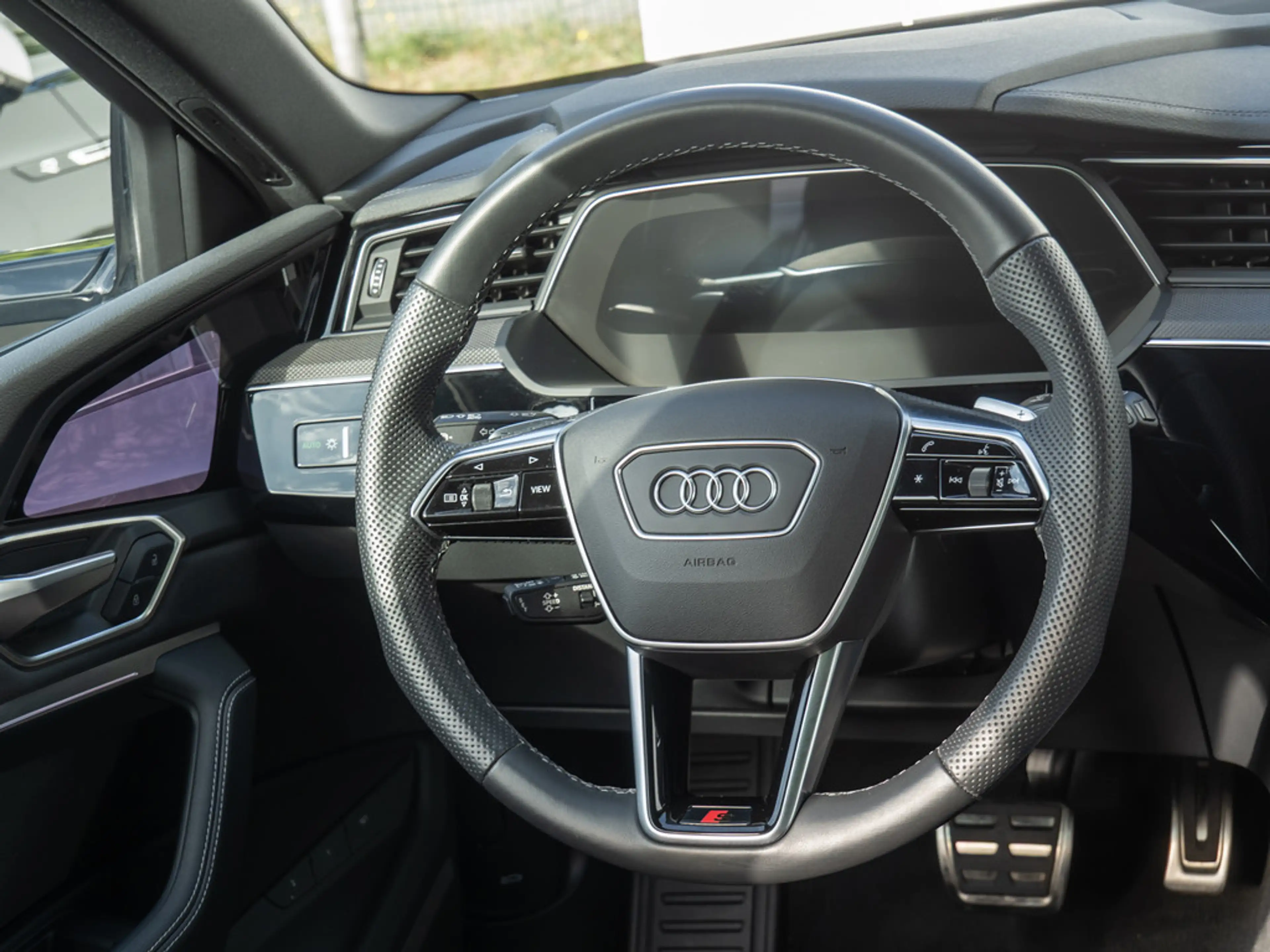 Audi Q8 e-tron S line 55 quattro MATRIX PANO ACC B — photo 9