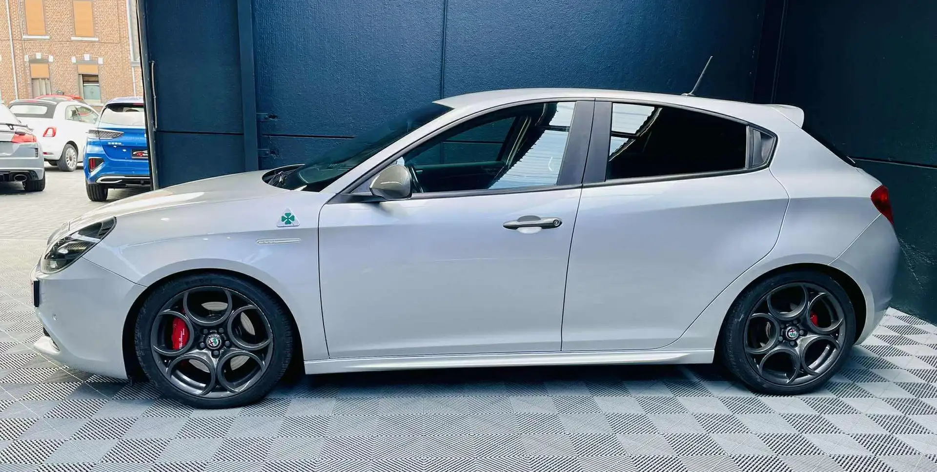 Alfa Romeo Giulietta 2.0 JTDm // MAGNIFIQUE // Argent - 1