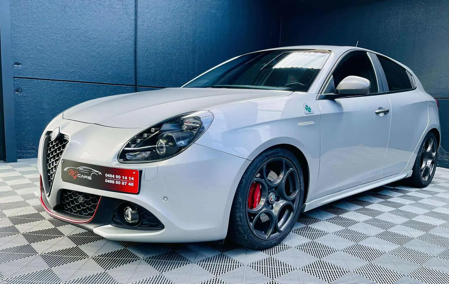 Alfa Romeo Giulietta 2.0 JTDm // MAGNIFIQUE // Argent - 2