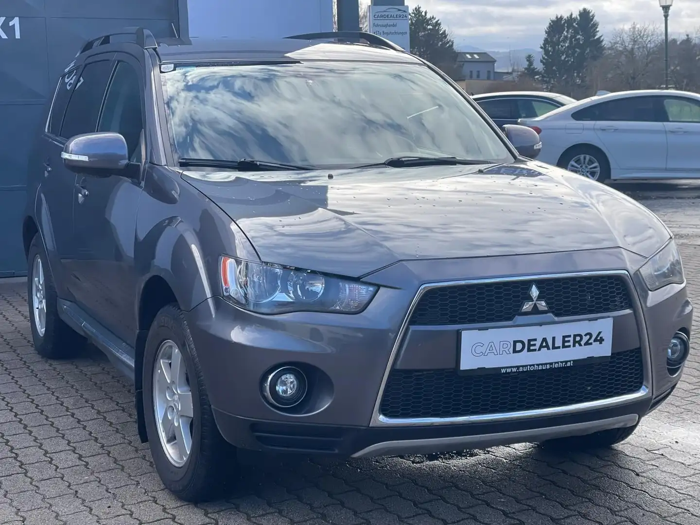 Mitsubishi Outlander 2,2 DI-D LP Intense Grau - 1