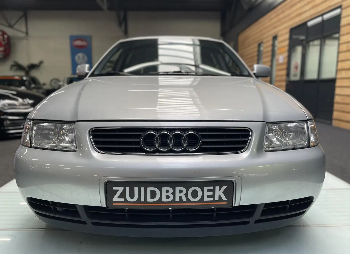 Audi A3 1.8 Automaat UNIEK!! Clima!! Nette Auto!! Zilver - 2