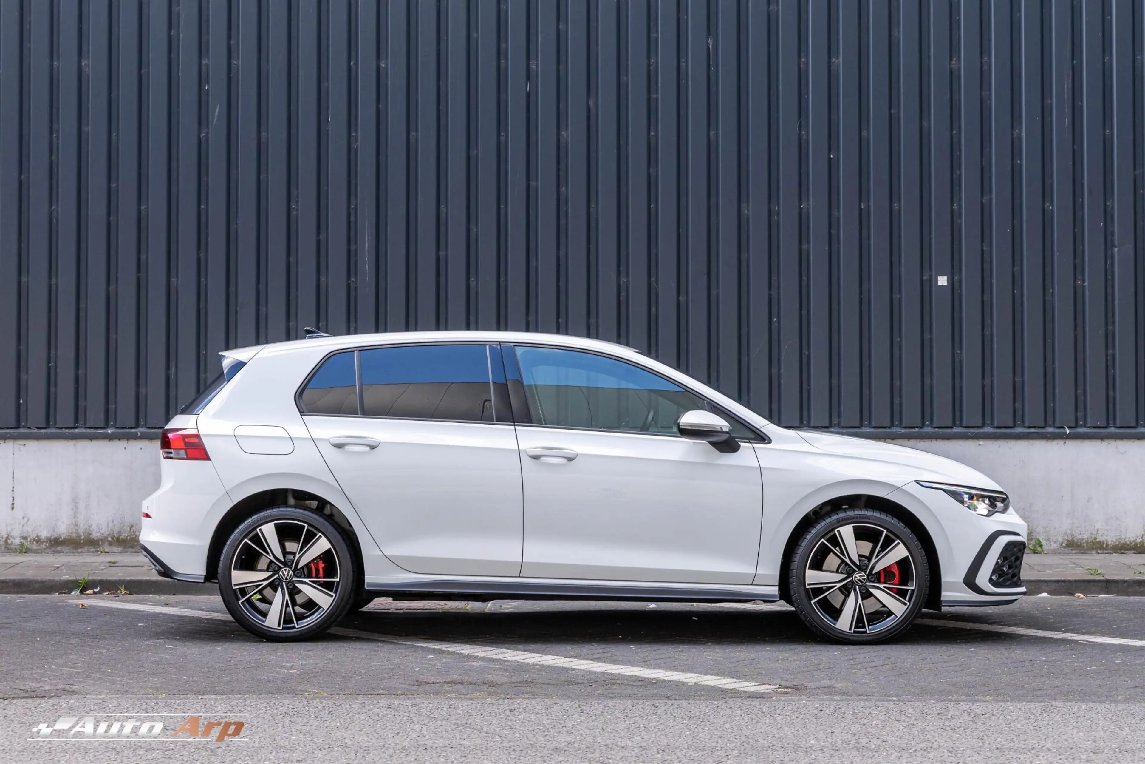Volkswagen Golf GTE 1.4 eHybrid — photo 2