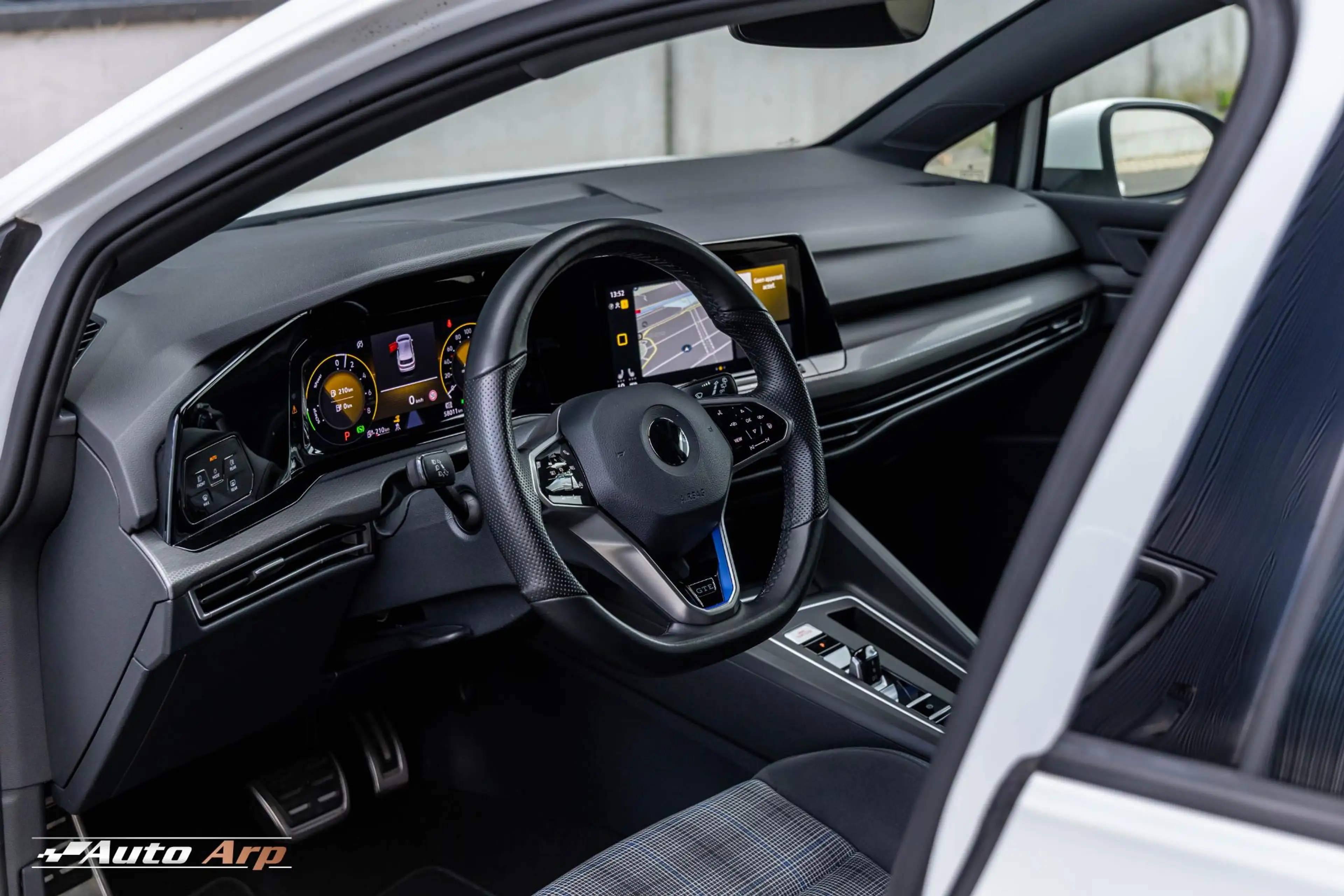 Volkswagen Golf GTE 1.4 eHybrid — photo 12