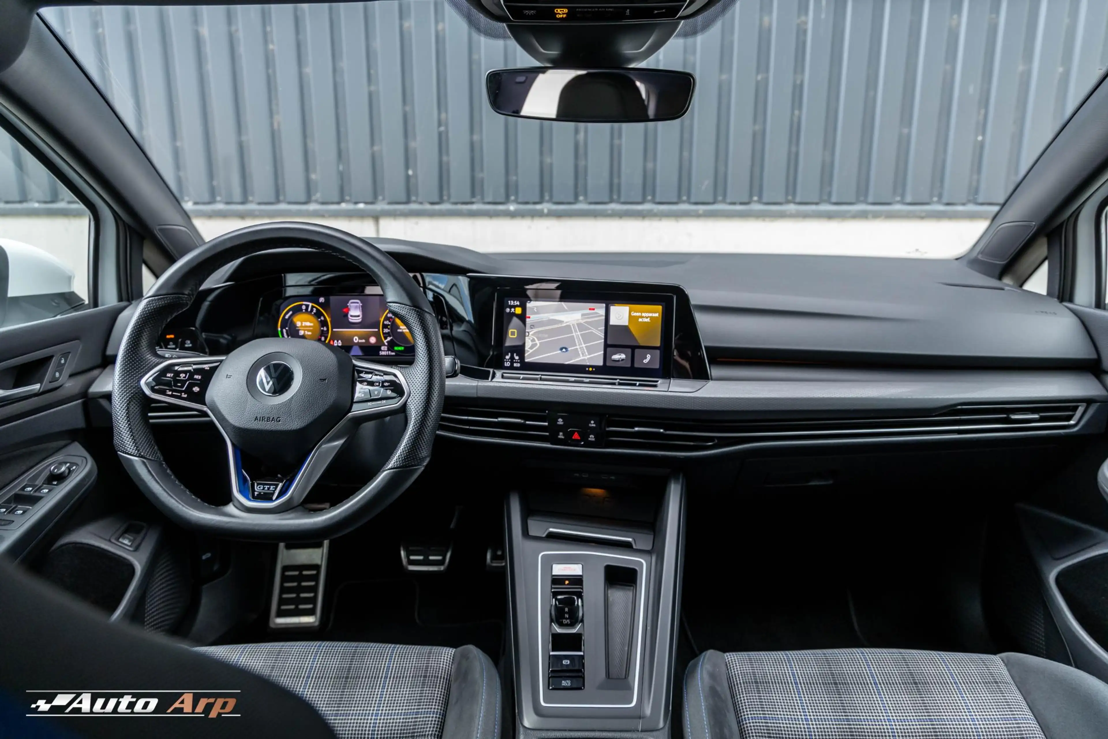 Volkswagen Golf GTE 1.4 eHybrid — photo 11