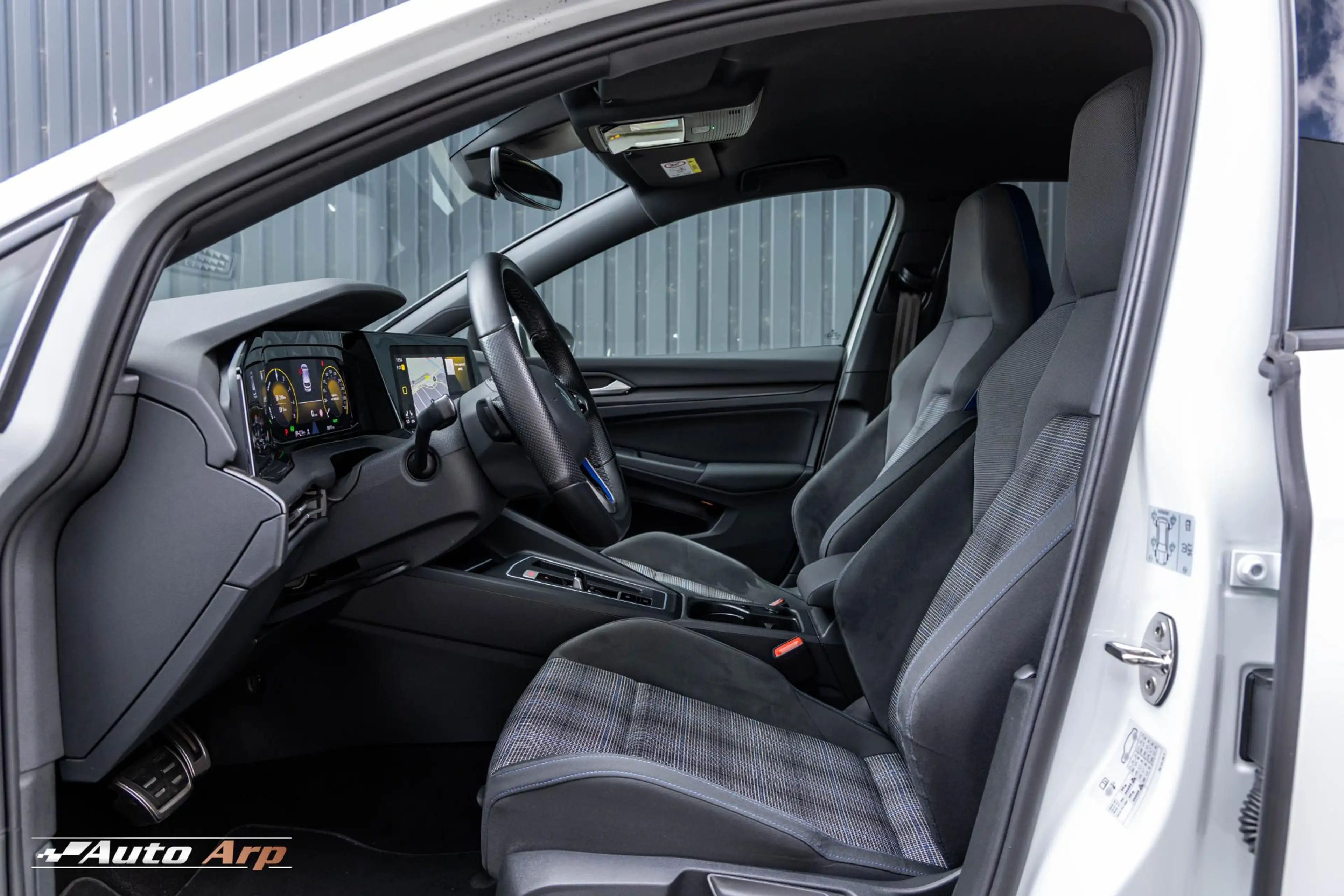 Volkswagen Golf GTE 1.4 eHybrid — photo 13