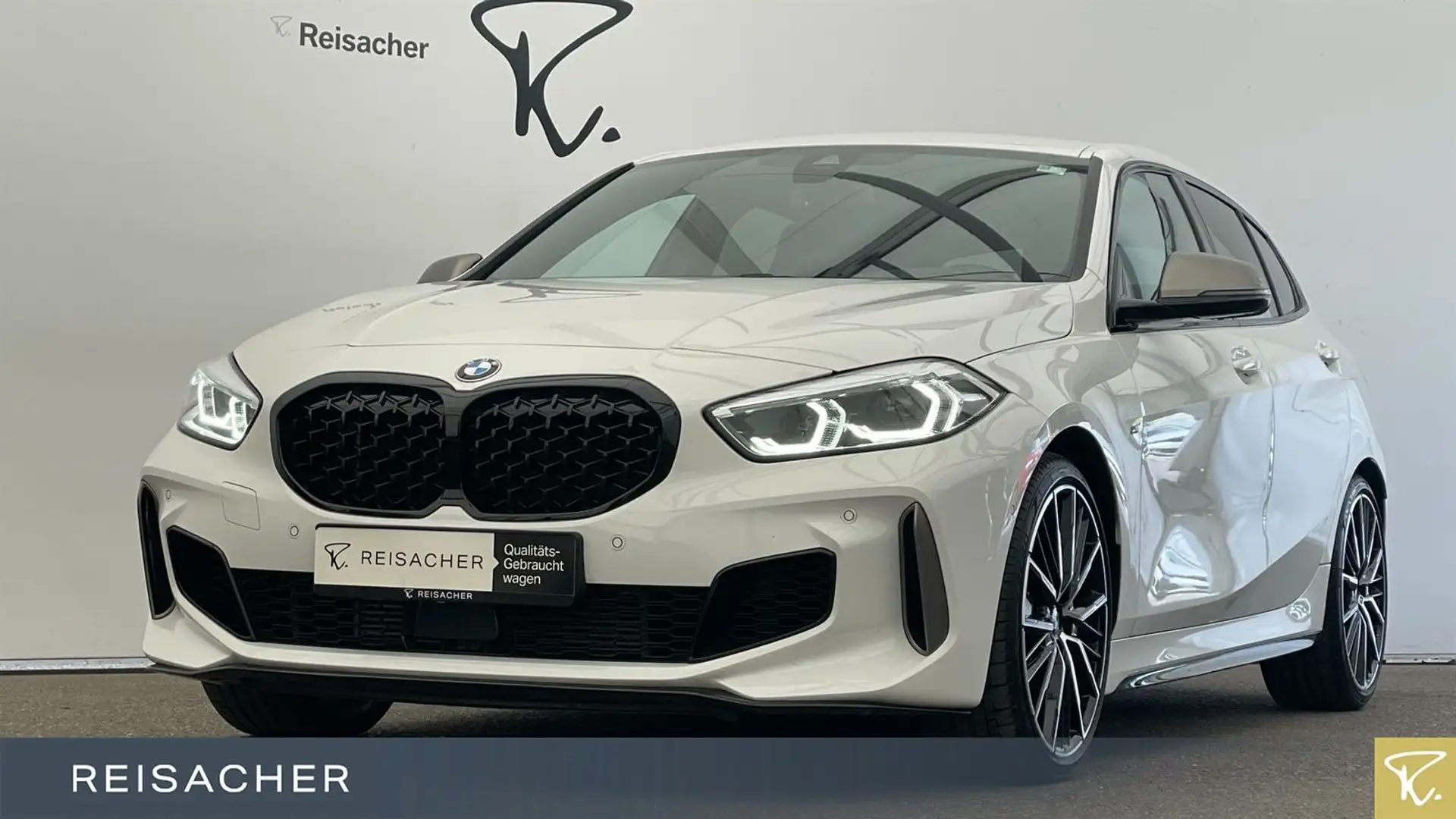 BMW 135 i A xDrive LED KomfortZ SHZ RFK PDC HiFi 19" - 1