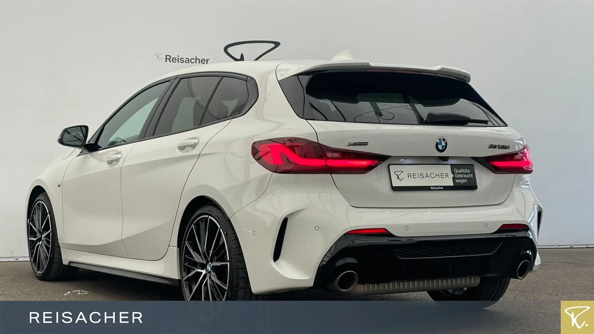 BMW 135 i A xDrive LED KomfortZ SHZ RFK PDC HiFi 19" - 2
