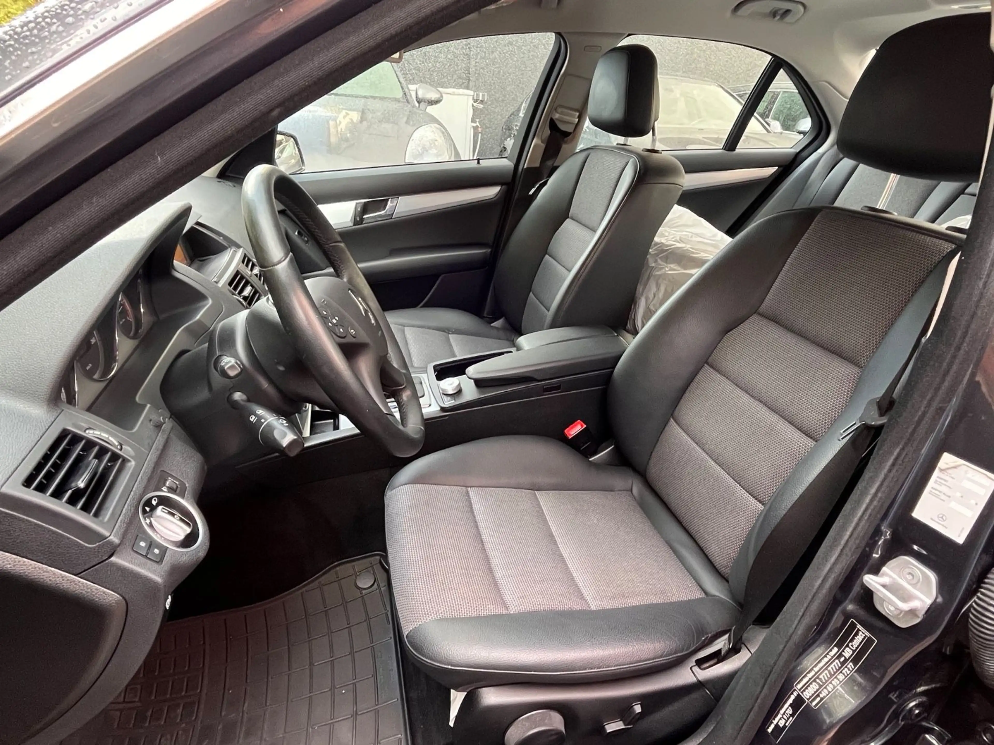 Mercedes-Benz C 250 CDI  Limousine BlueEfficiency — photo 12