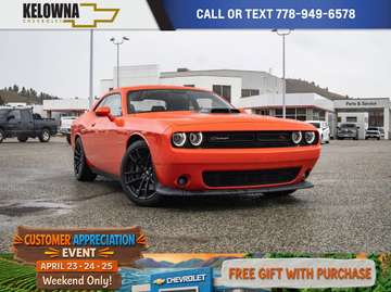 R/T 5.7L Hemi 6 Speed Manual | Sunroof | Brake Ass