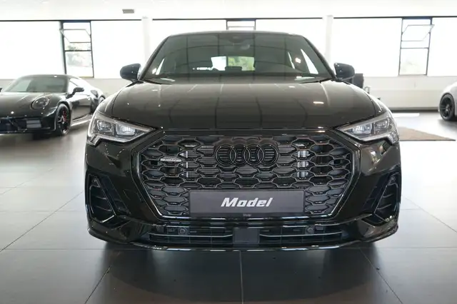 Audi Q3 view 3