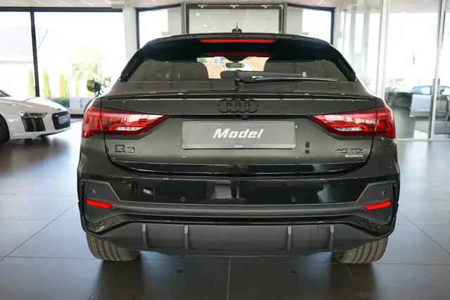 Audi Q3 view 4