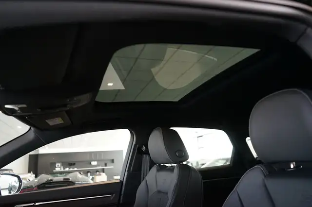 Audi Q3 view 8
