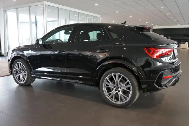 Audi Q3 view 2