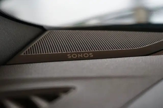 Audi Q3 view 14