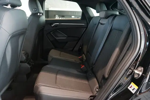 Audi Q3 view 7