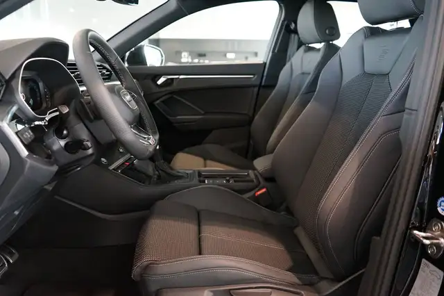 Audi Q3 view 6