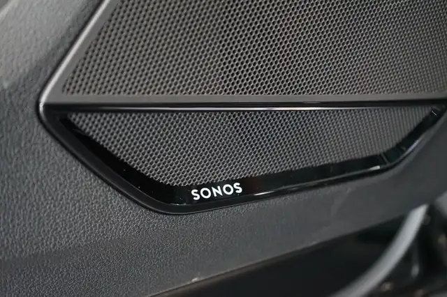 Audi Q3 view 11
