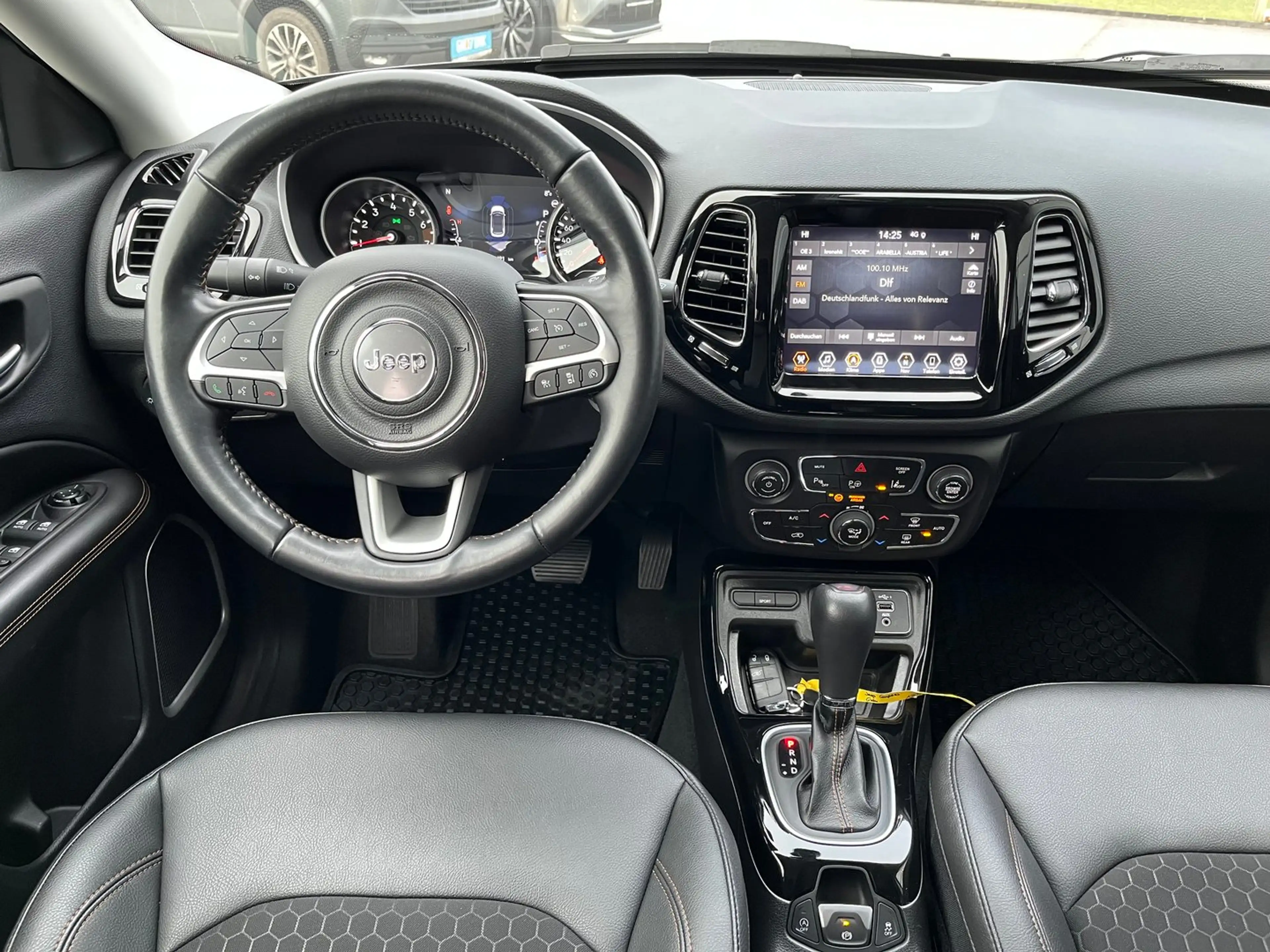 Jeep Compass Limited FWD — photo 10