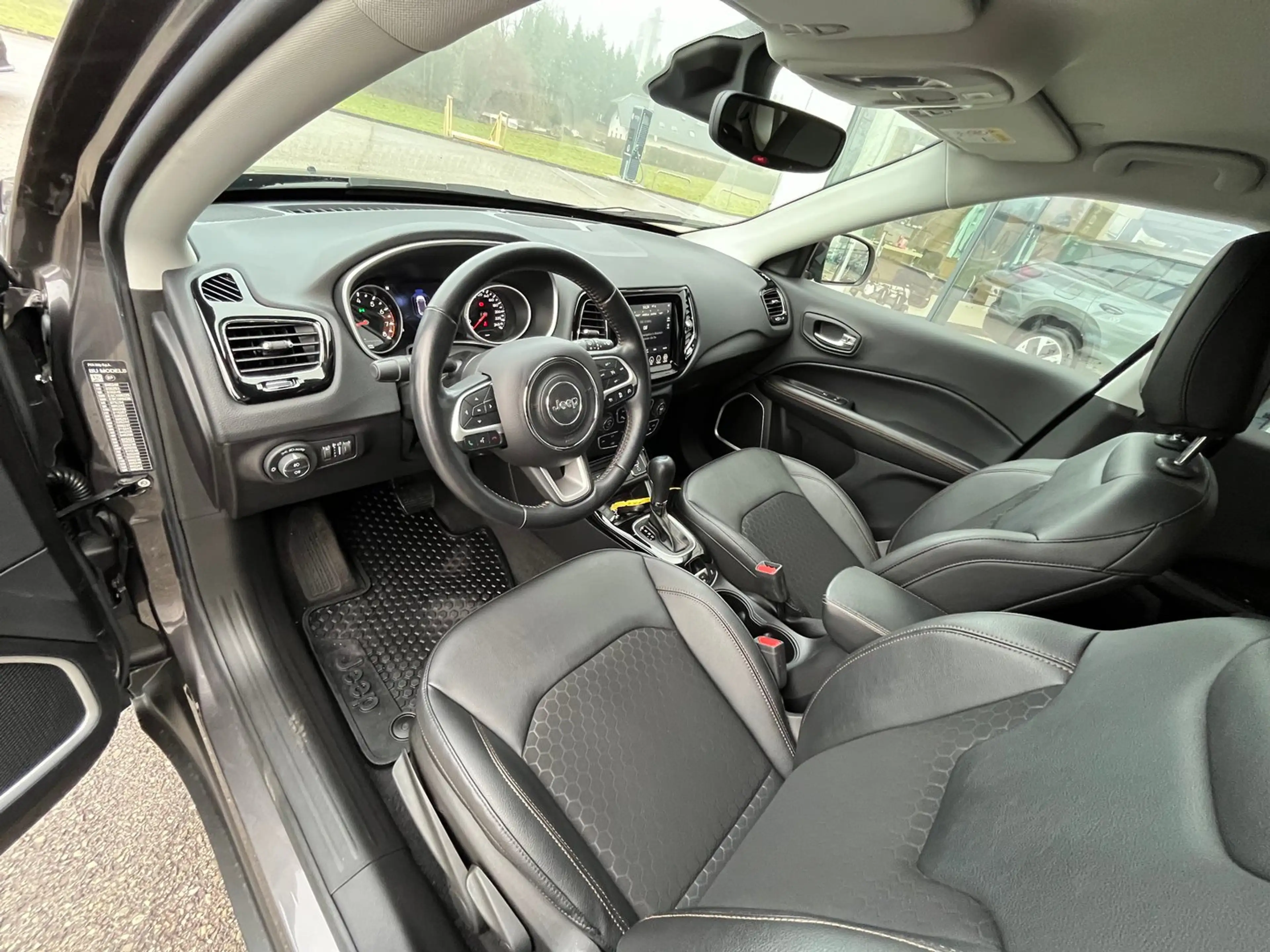 Jeep Compass Limited FWD — photo 9