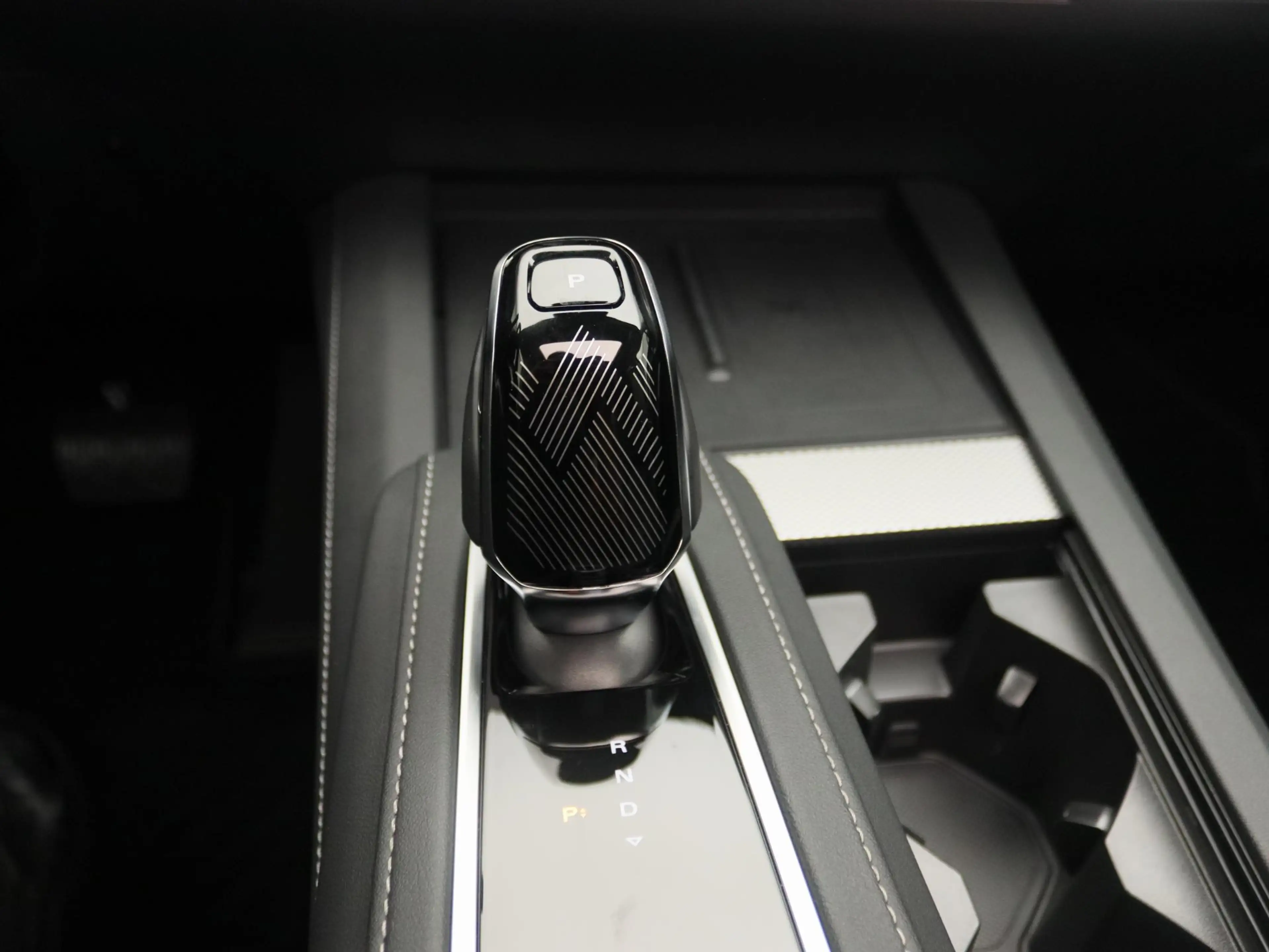 MG MGS9 1.5 Premium Plug-in Hybrid | Panoramadak | Apple C — photo 10