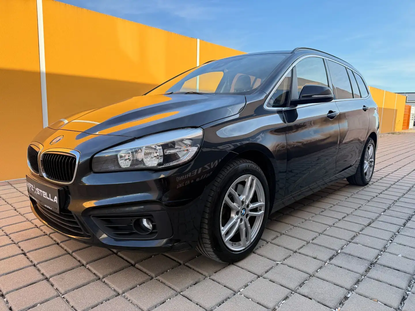 BMW 220 2er Gran Tourer - 220d xDrive Advantage Schwarz - 1