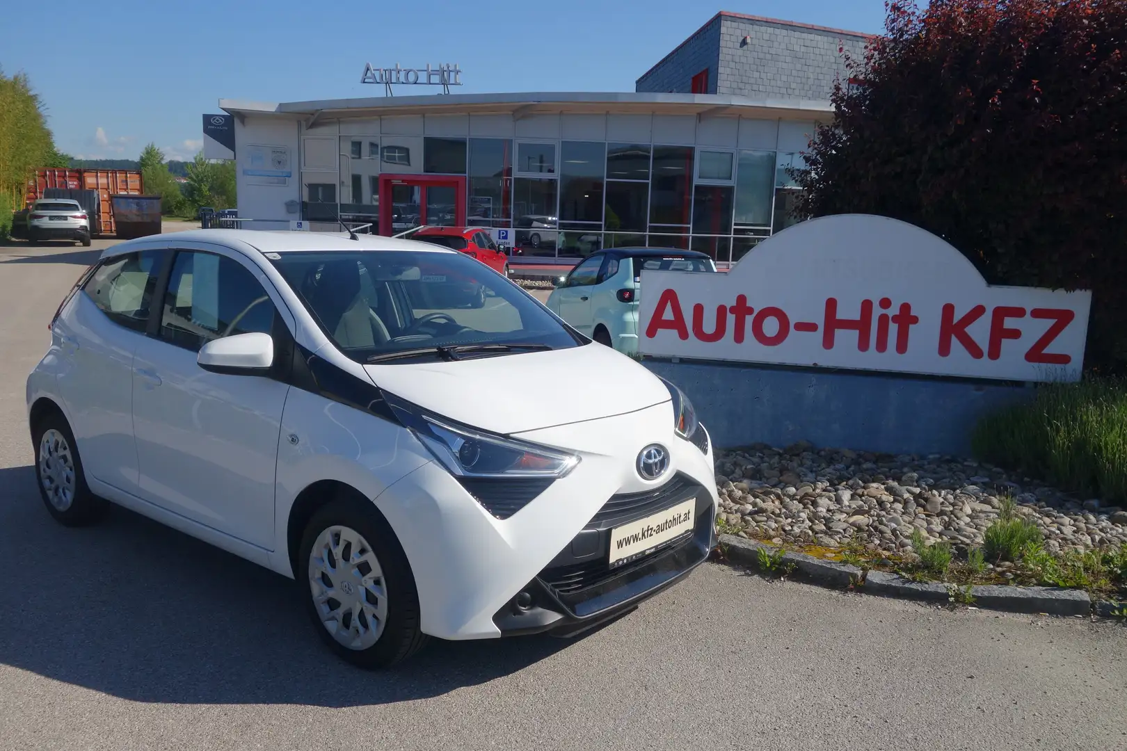 Toyota Aygo 1,0 VVT-i x-play **1.Besitz/8fach Bereift/Kamera** Weiß - 1