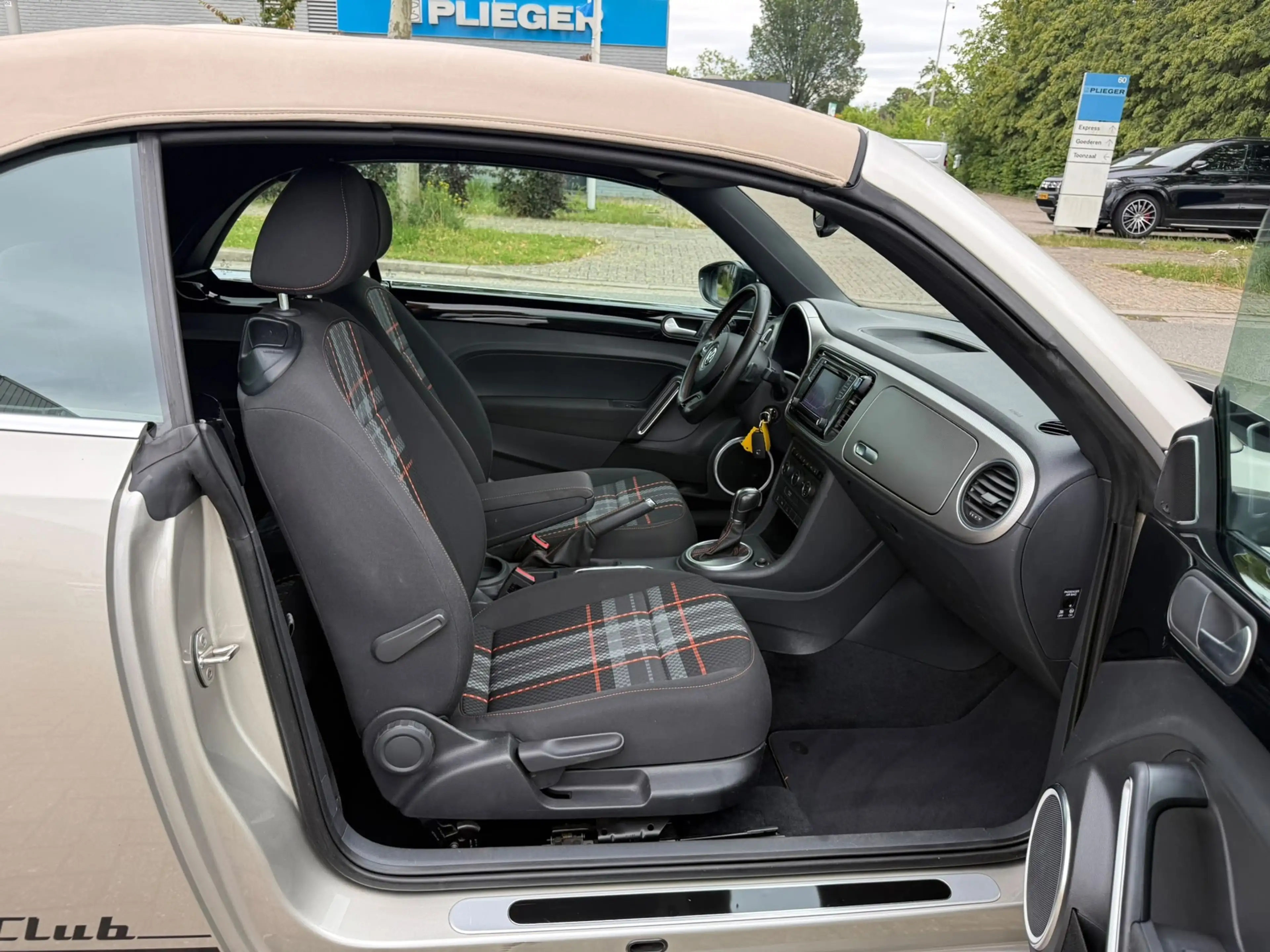 Volkswagen Beetle Cabriolet 1.4 TSI Sport BlueMotion, Automaat, Airc — photo 12