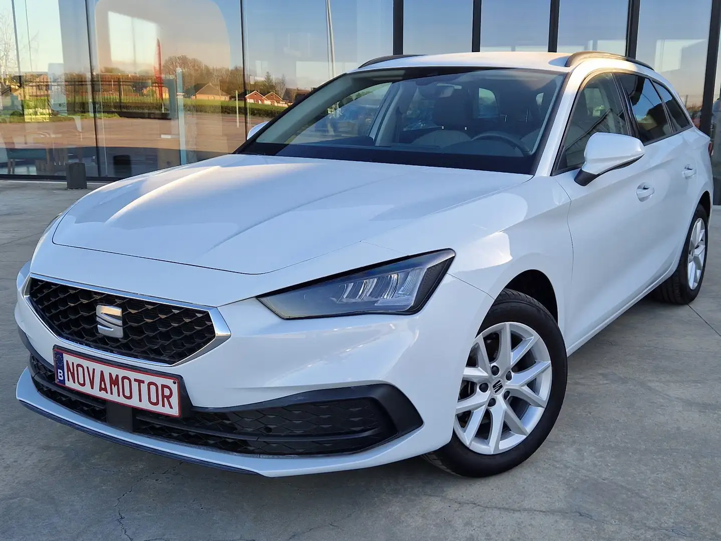 SEAT Leon ST 1.0 eTSI MHEV FR Edition DSG (EU6AP) SportsTour Wit - 2