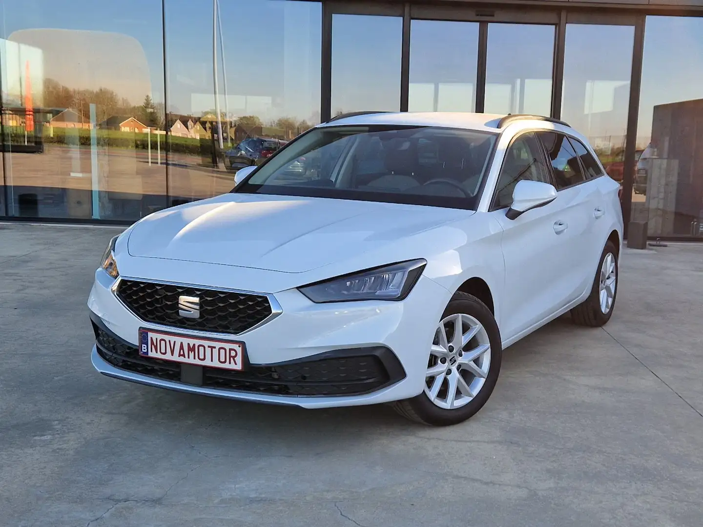 SEAT Leon ST 1.0 eTSI MHEV FR Edition DSG (EU6AP) SportsTour Wit - 1