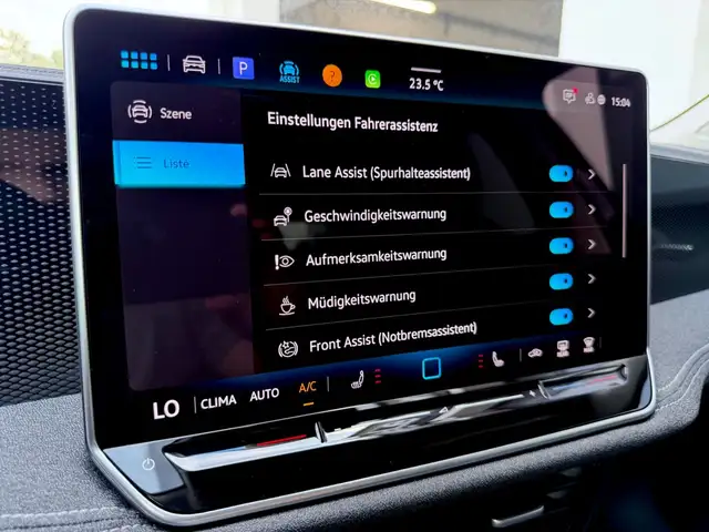 Volkswagen Passat view 19