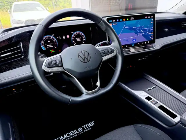 Volkswagen Passat view 10