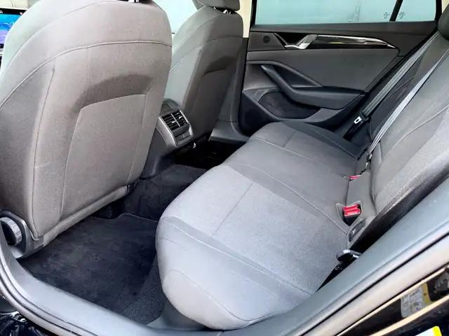 Volkswagen Passat view 13