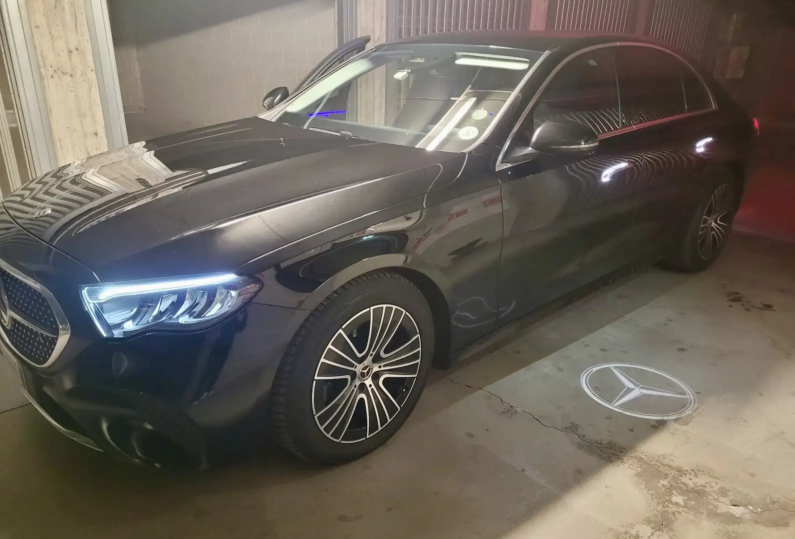 Mercedes-Benz E 220 d Advanced auto Schwarz - 2