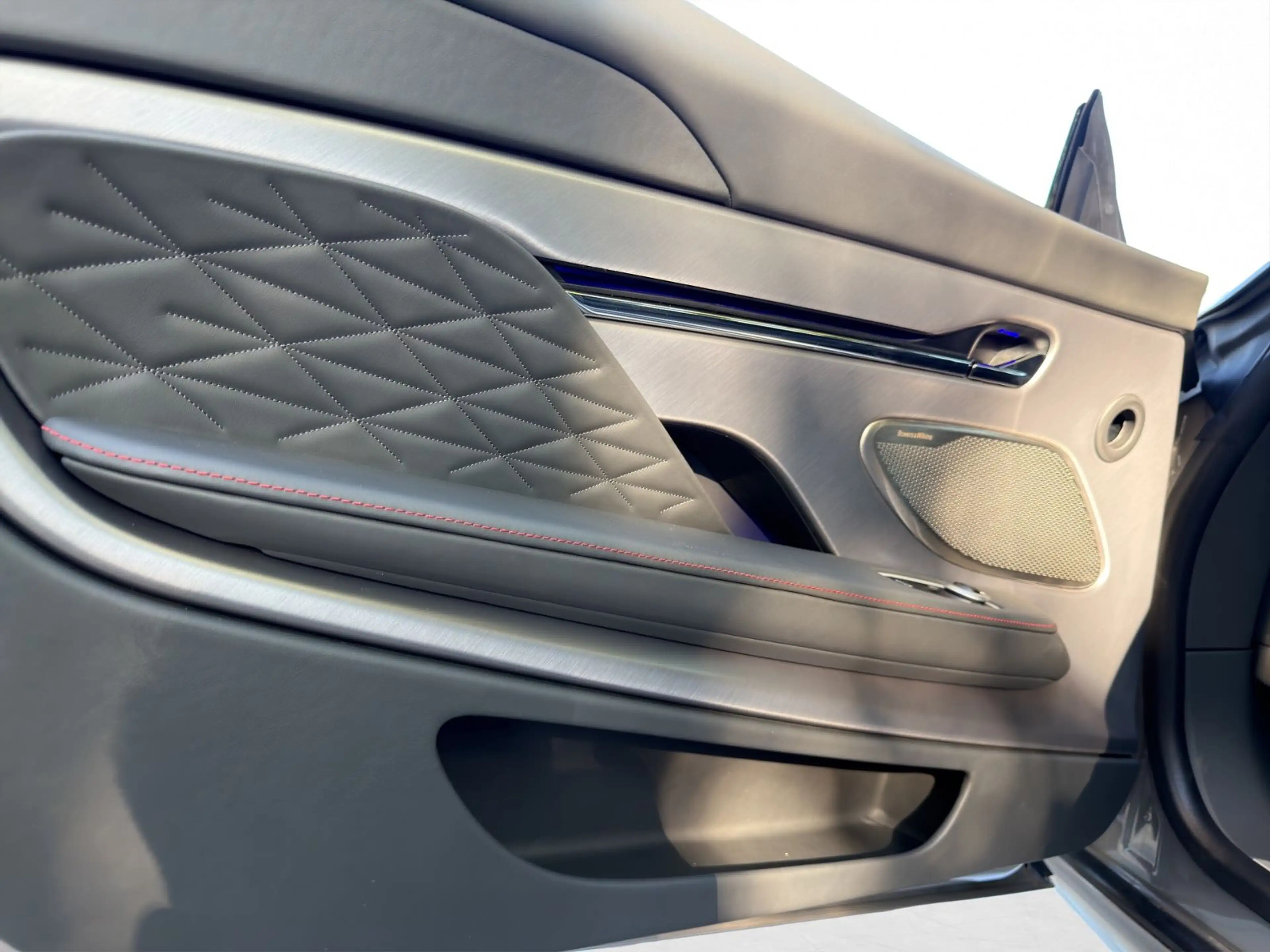 Aston Martin DB12 4.0 V8 - Bowers & Wilkins Audio/FULL PPF — photo 12