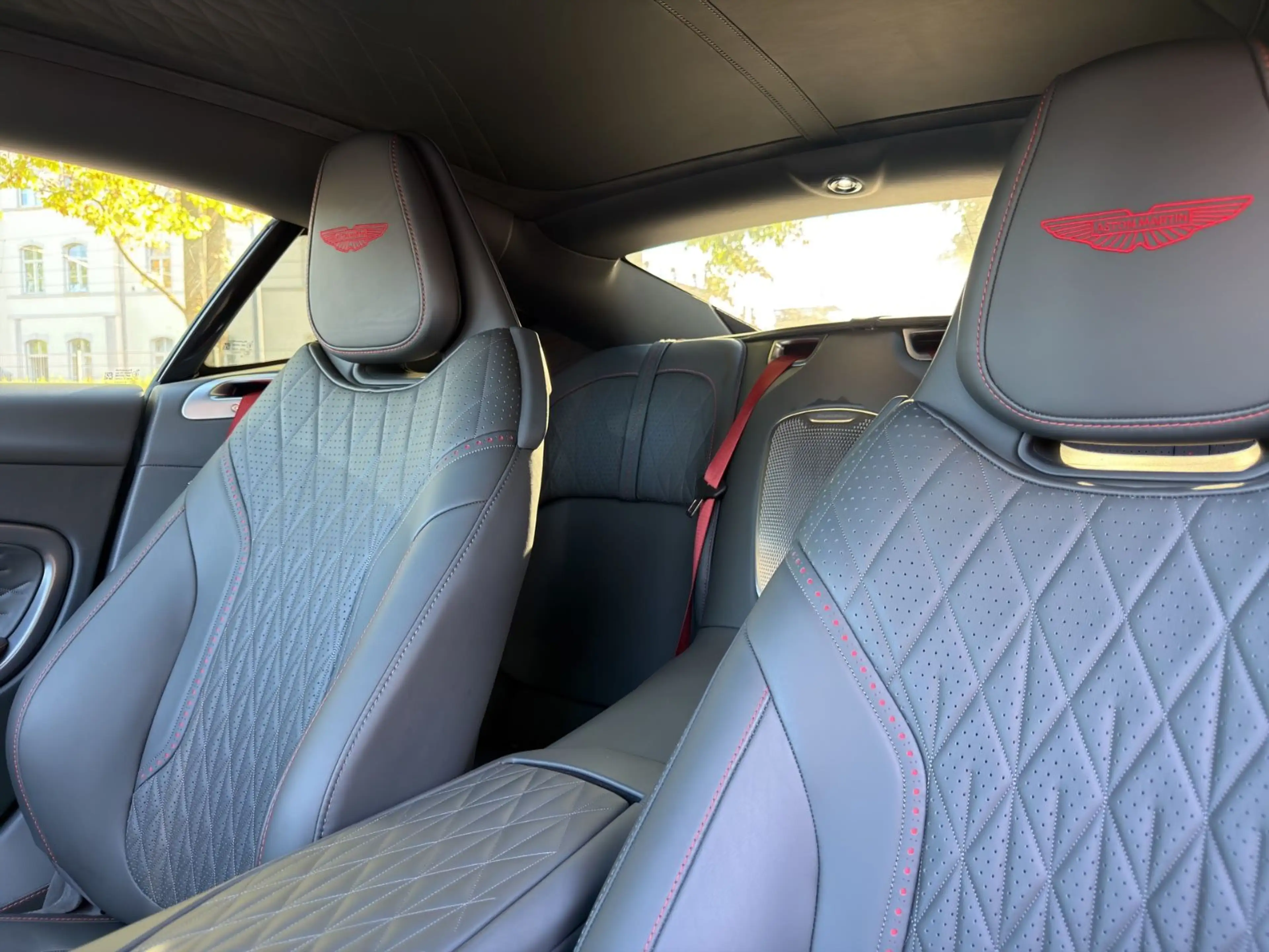 Aston Martin DB12 4.0 V8 - Bowers & Wilkins Audio/FULL PPF — photo 13
