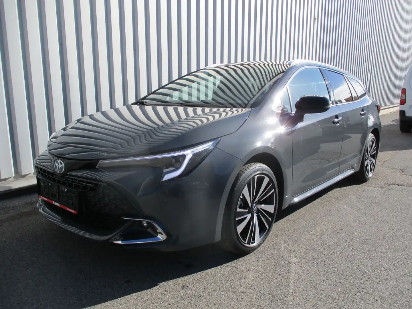 Toyota Corolla Touring Sports 1.8  Active Drive ACC+LED - 2