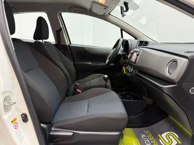 Toyota Yaris view 12