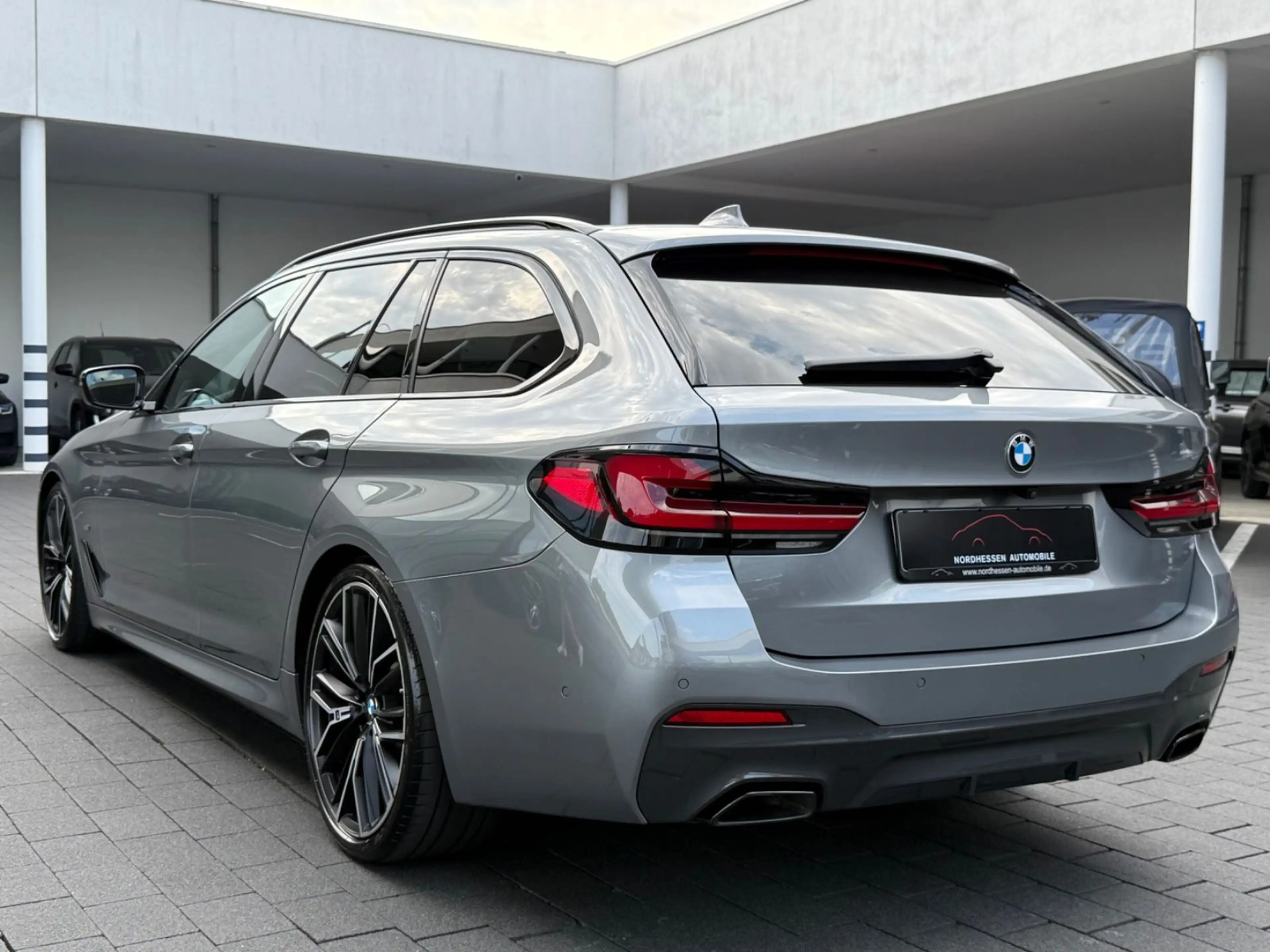 BMW 540 d xDrive Touring M Sport Pro | Panorama — photo 3