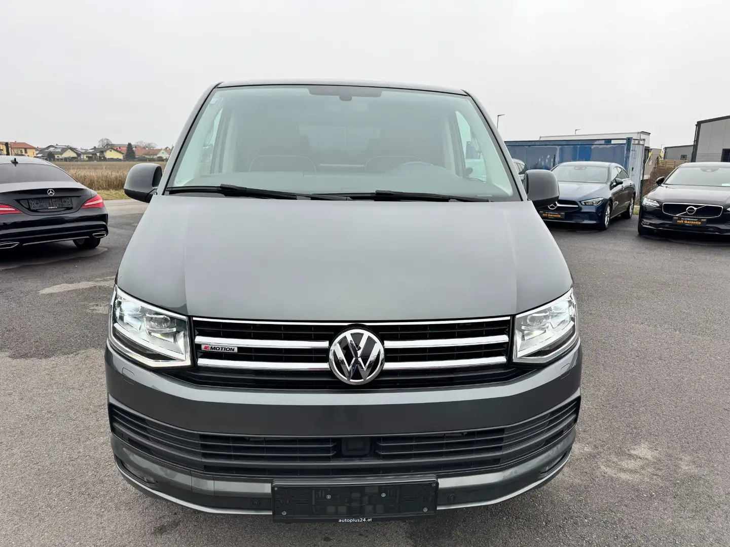 Volkswagen T6 Multivan Edition 2,0 TDI 4Motion DSG Schwarz - 2