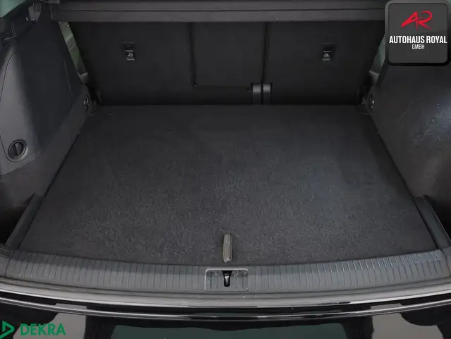 Volkswagen Tiguan view 12