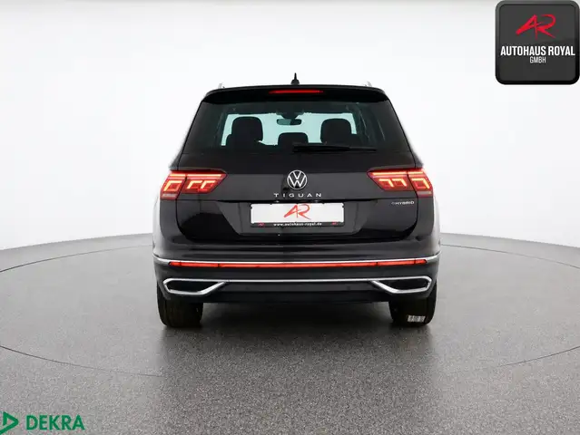 Volkswagen Tiguan view 3