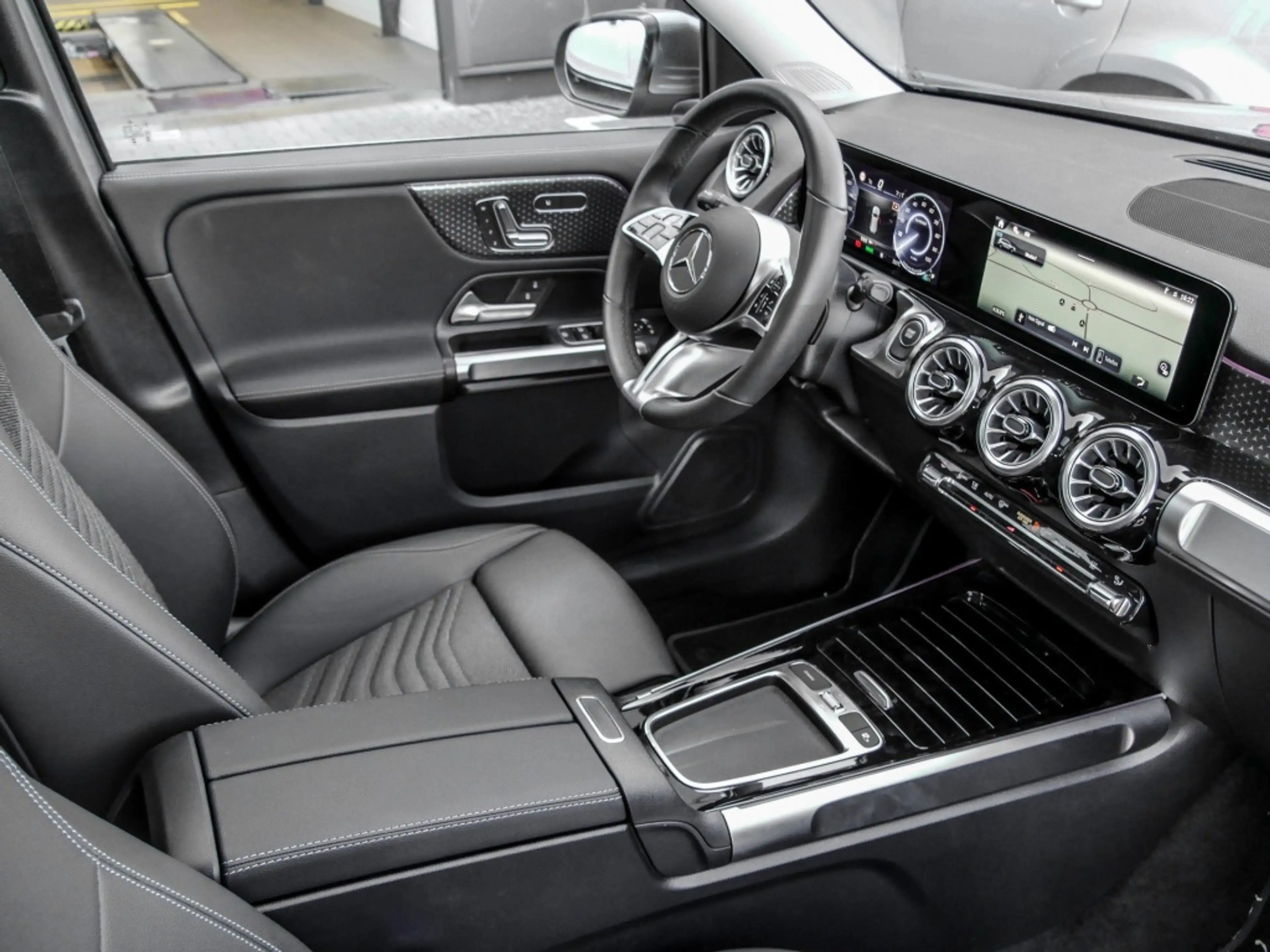 Mercedes-Benz EQB 350 4M Progressive/Pano/AHK/Memo/Guard360/18 — photo 4