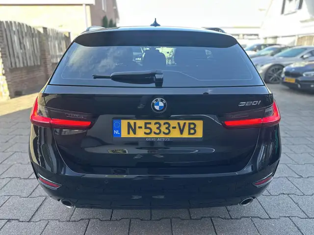 BMW 3 Series view 13