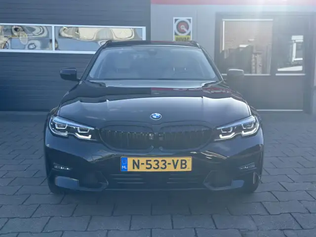 BMW 3 Series view 26