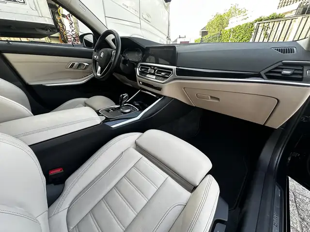 BMW 3 Series view 29