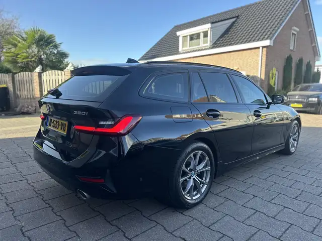 BMW 3 Series view 10