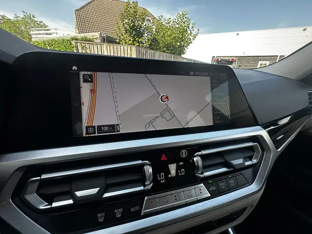 BMW 3 Series view 5