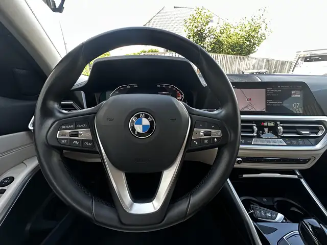 BMW 3 Series view 25
