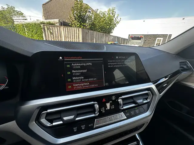 BMW 3 Series view 11