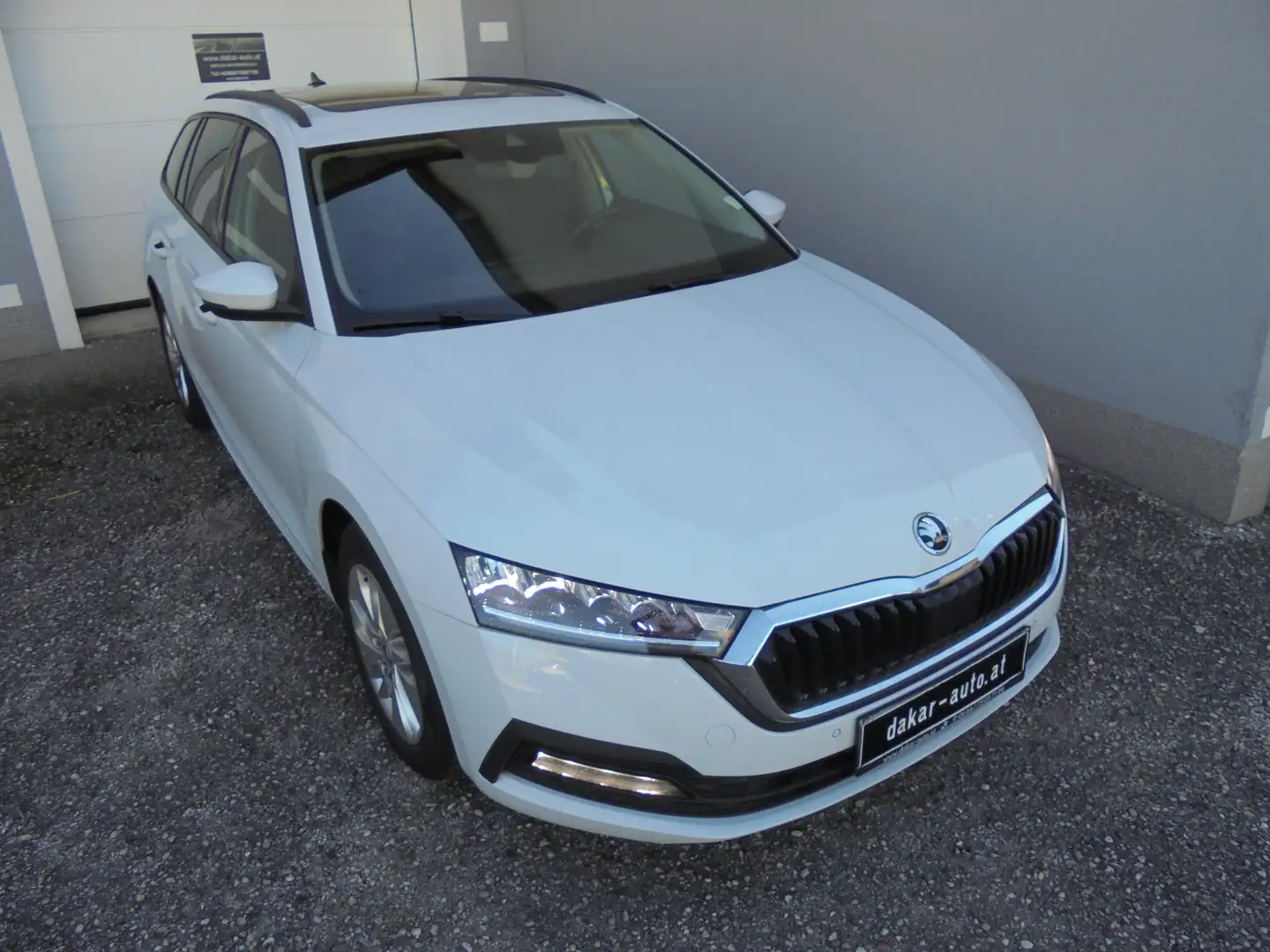 Skoda Octavia Ambition NAVI, 4x SHZ, PDC, TEMP, TEL, ALU Weiß - 2